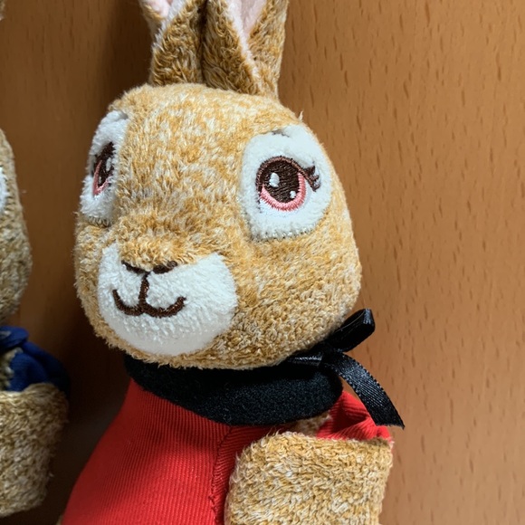 8” Peter Rabbit Plush Bunnies w/Wraparound Arms - The Peter Rabbit 2 Movie - Picture 3 of 14